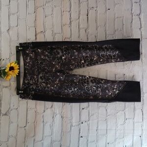 Tek-Gear yoga pants capri length floral black white grey Sz M